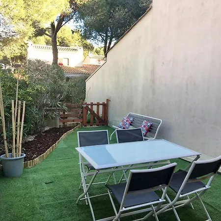 Joli A Proximite Du Village Naturiste *